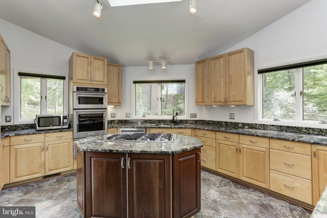 10373 Currycomb Ct - Photo 3 of 38