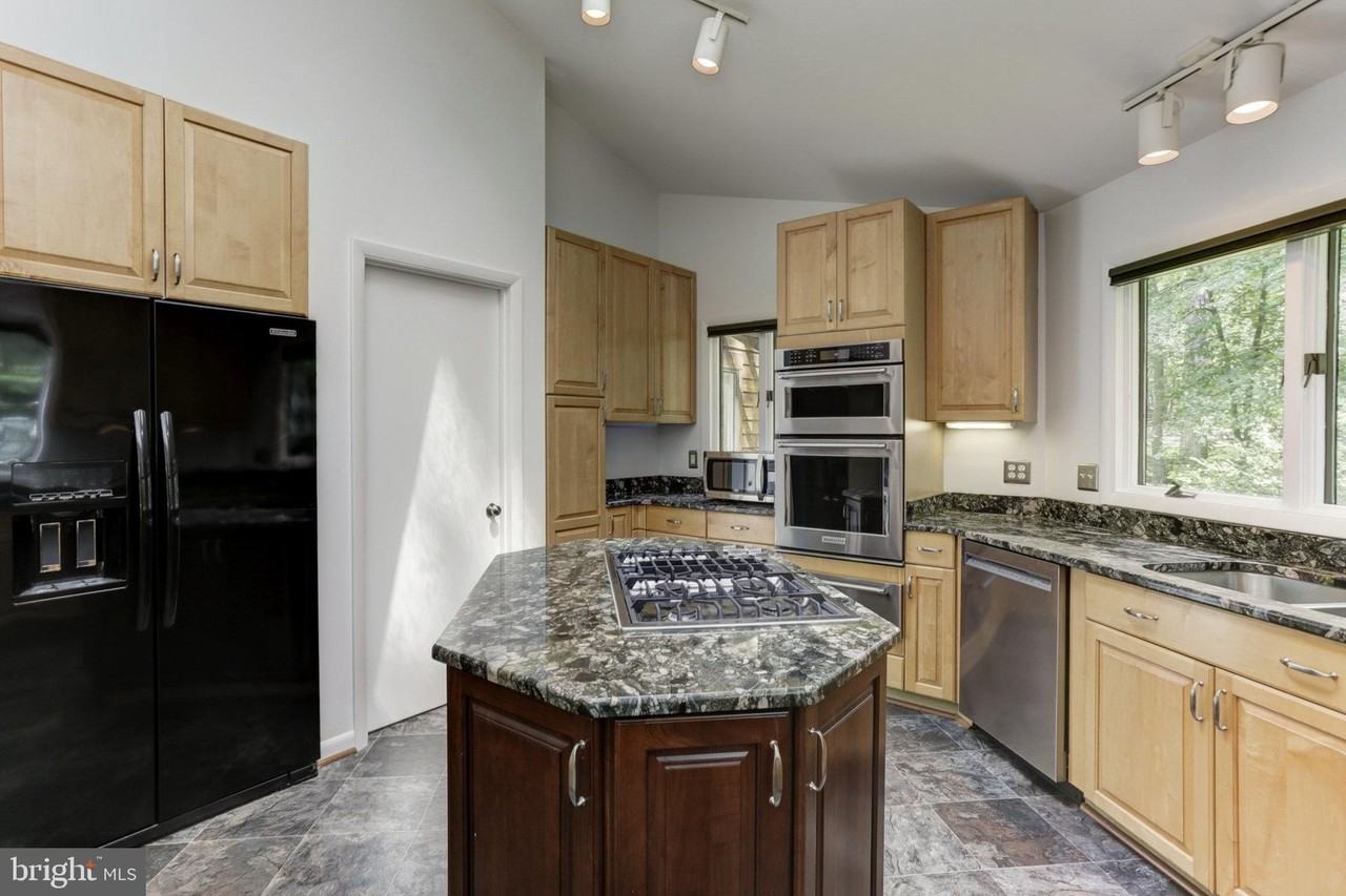 10373 Currycomb Ct - Photo 4 of 38