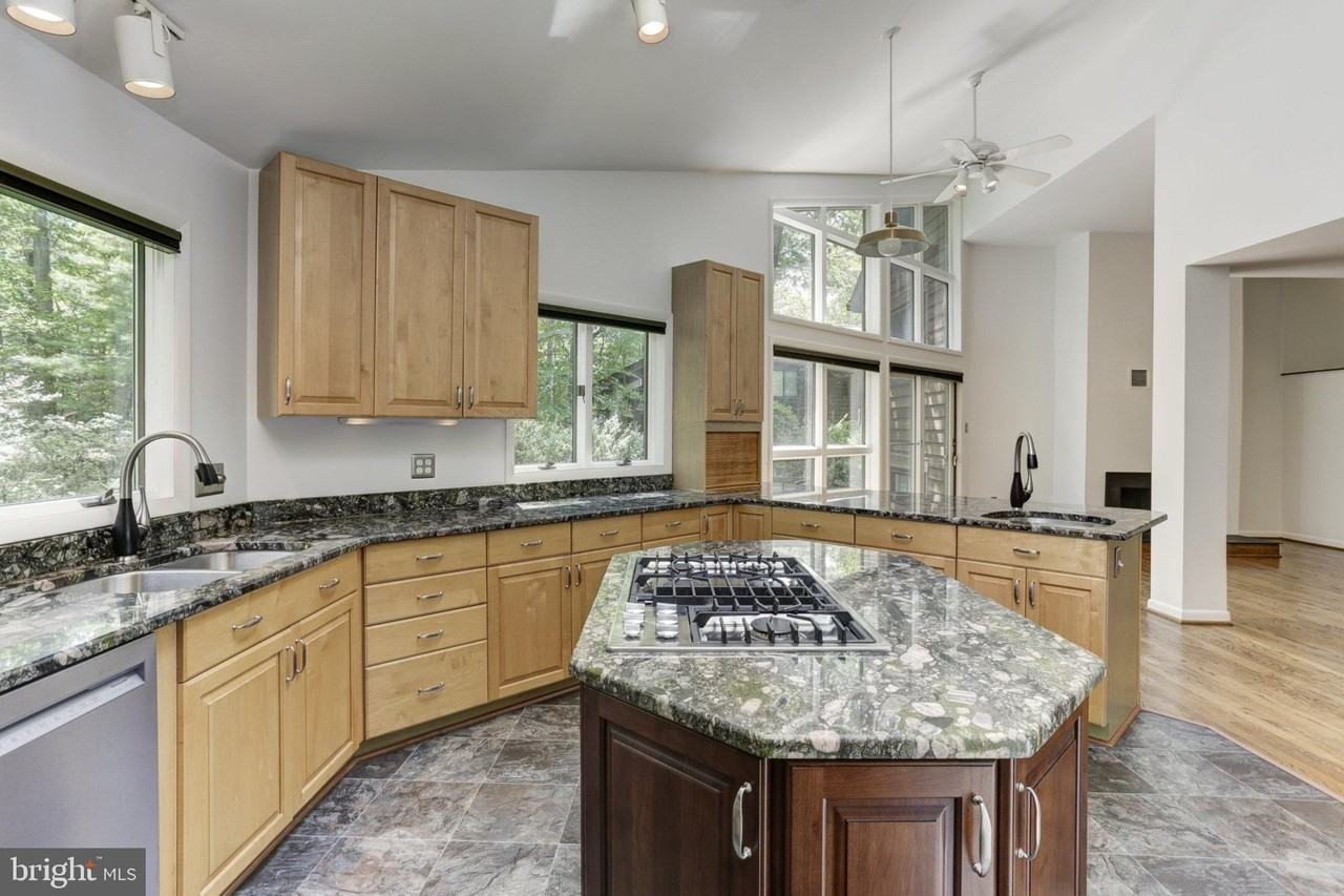 10373 Currycomb Ct - Photo 5 of 38