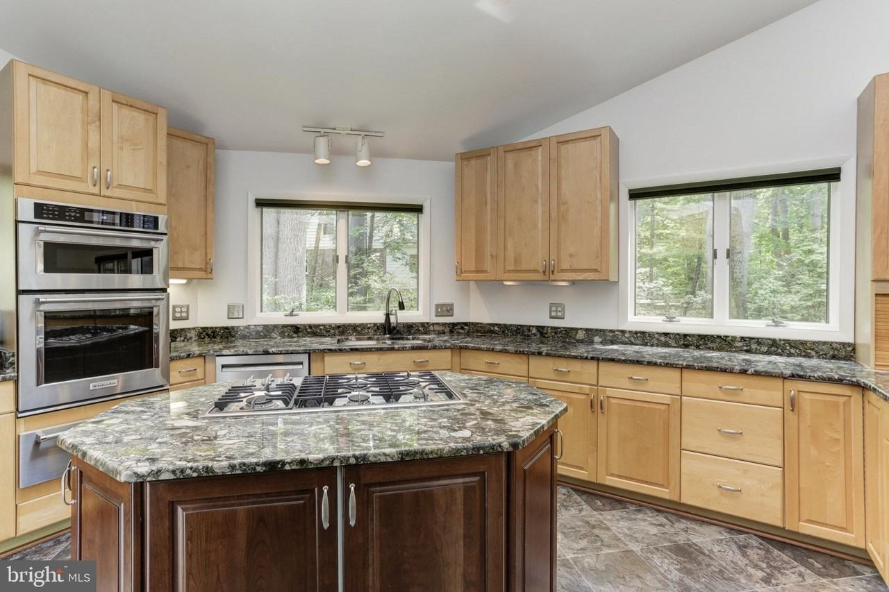 10373 Currycomb Ct - Photo 6 of 38