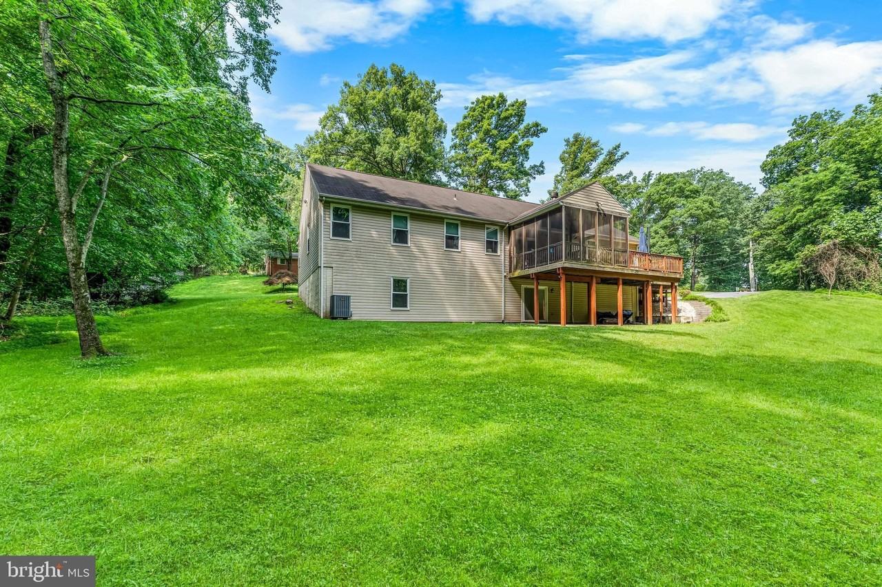 10870 Hammond Dr - Photo 4 of 50