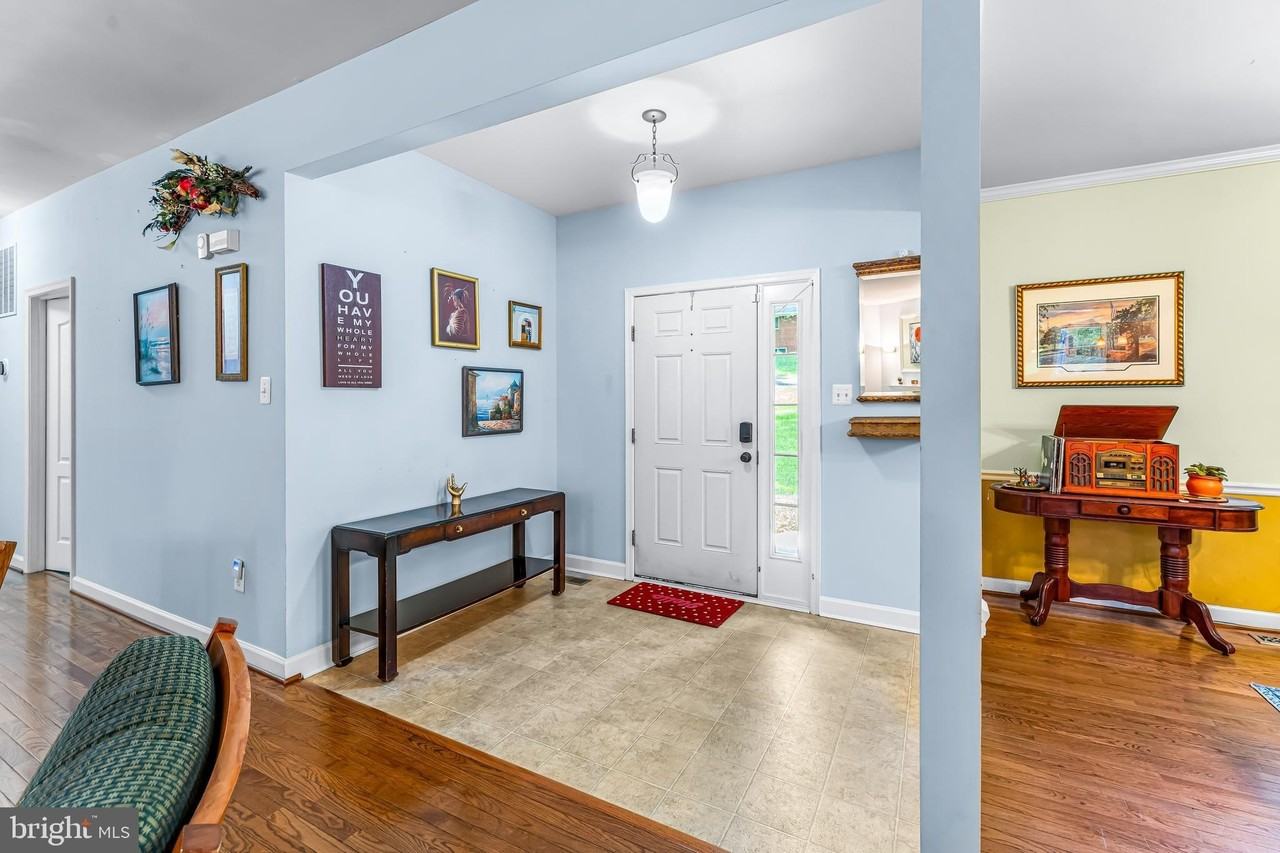 10870 Hammond Dr - Photo 5 of 50