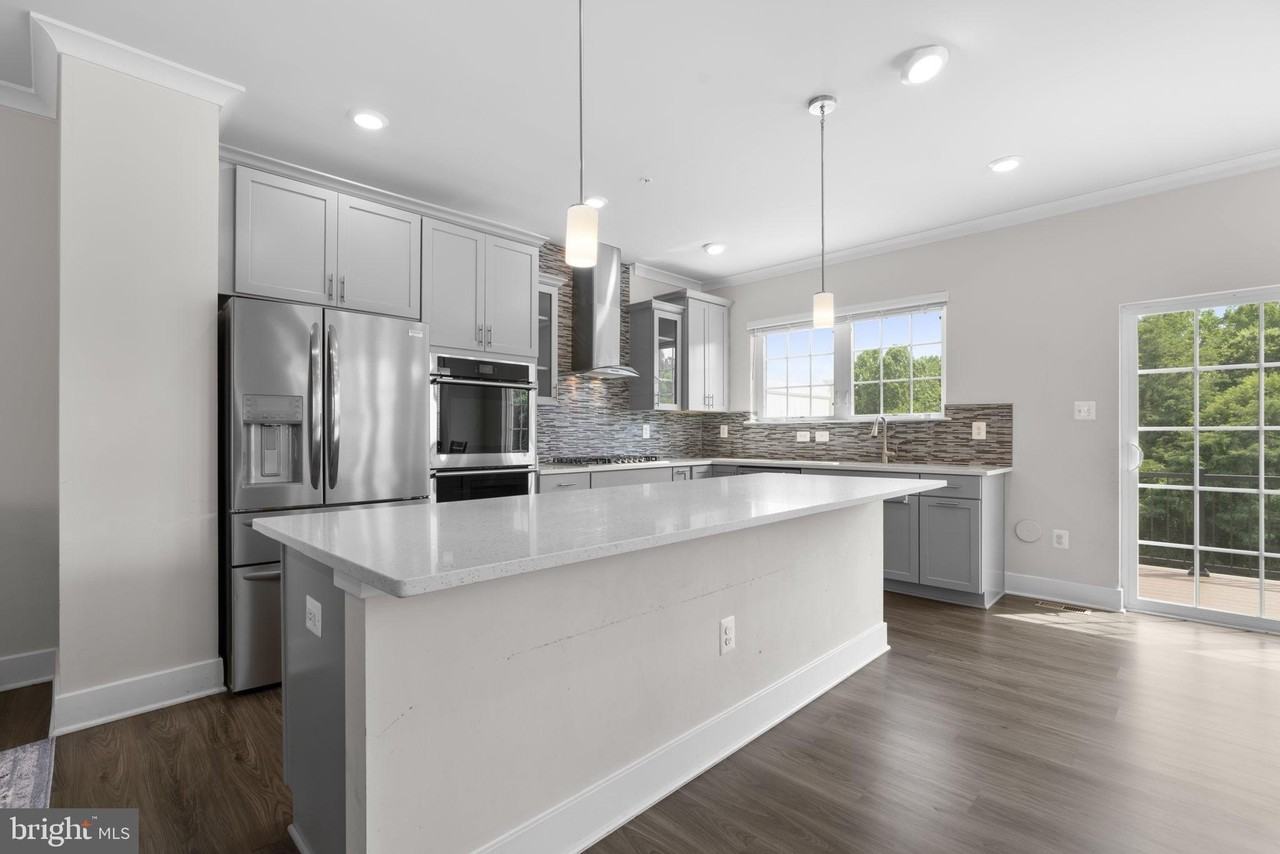 8017 Potter Pl - Photo 3 of 44