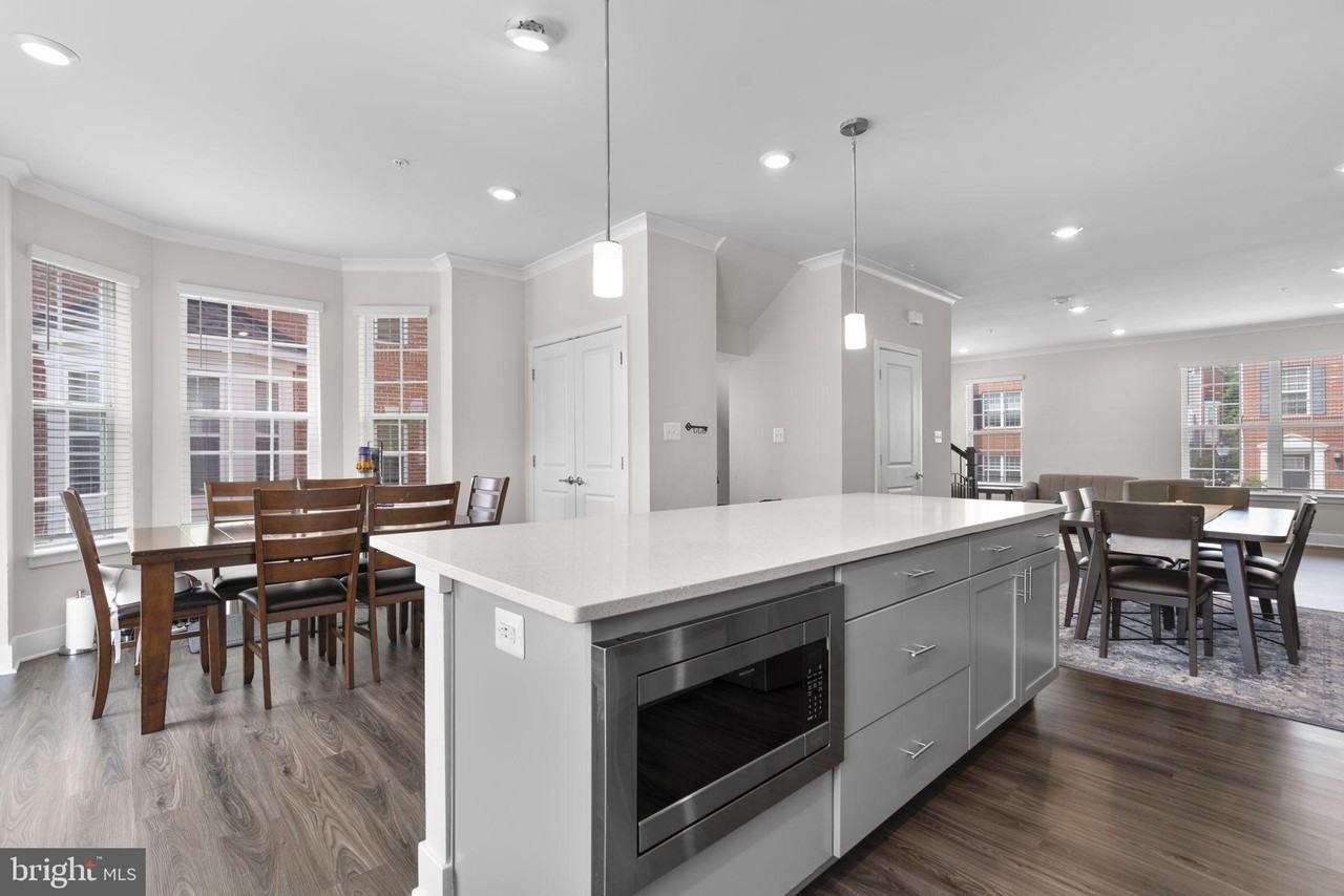 8017 Potter Pl - Photo 7 of 44