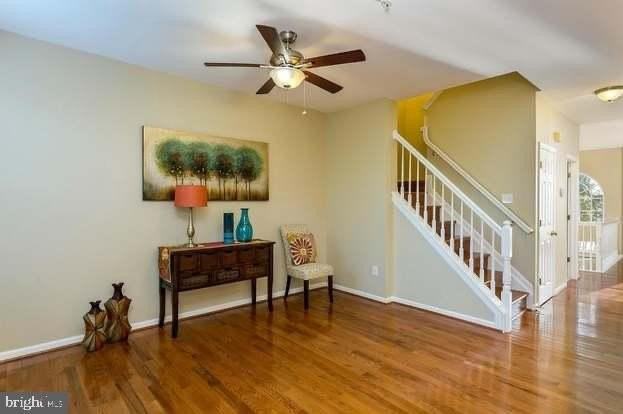 8743 Stonehouse Dr - Photo 3 of 27