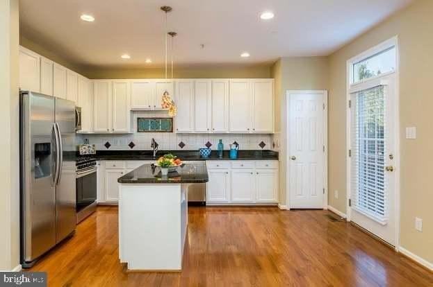 8743 Stonehouse Dr - Photo 4 of 27