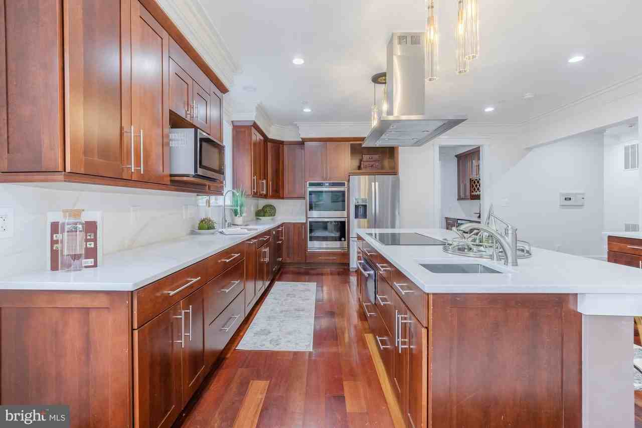 9715 Singleton Dr - Photo 5 of 39