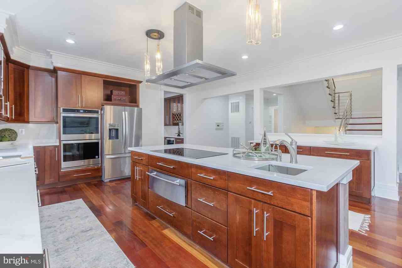 9715 Singleton Dr - Photo 6 of 39