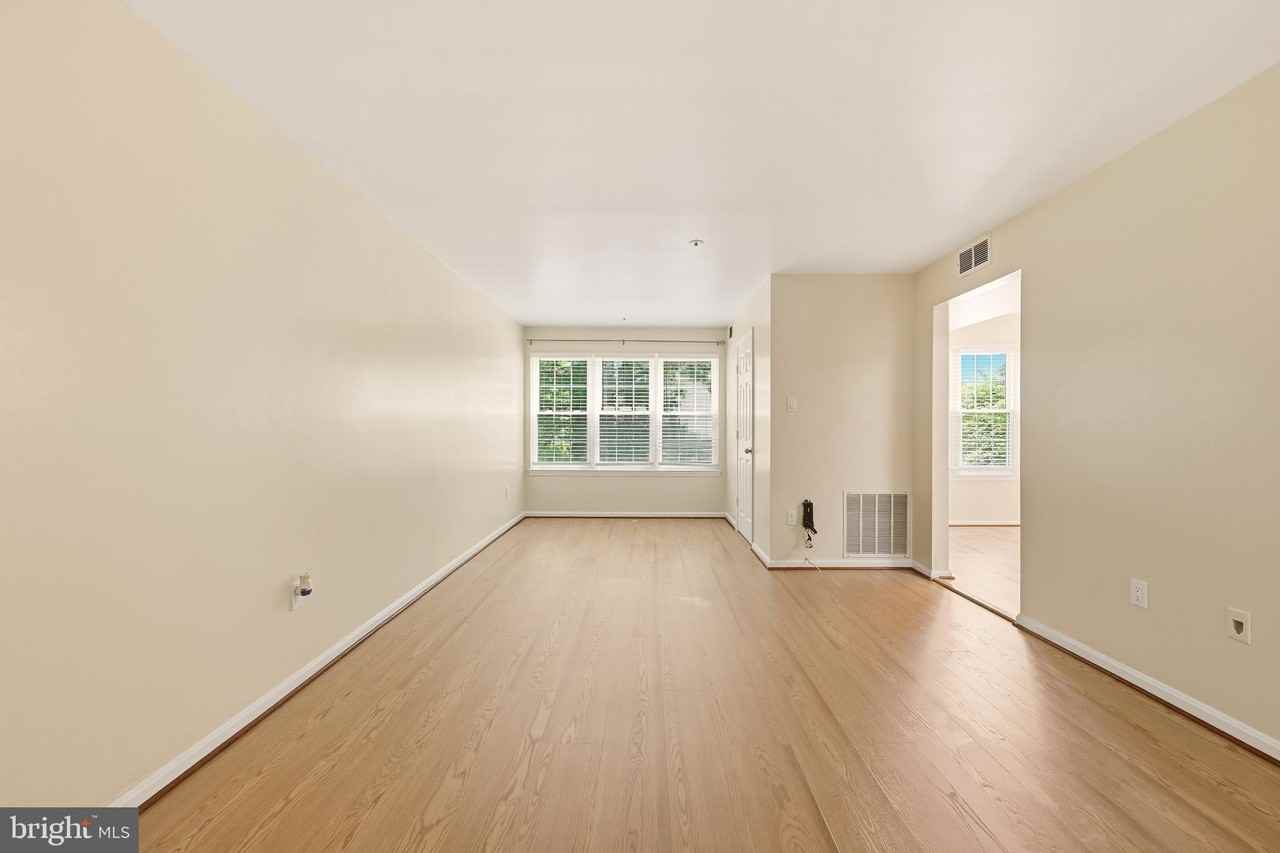 2505 Mcveary Ct #11D - Photo 3 of 32