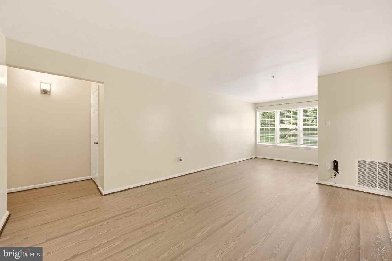 2505 Mcveary Ct #11D - Photo 4 of 32