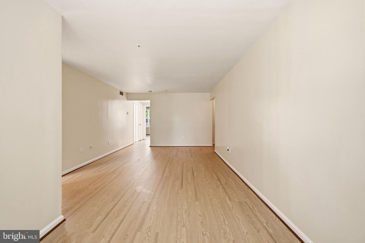 2505 Mcveary Ct #11D - Photo 5 of 32