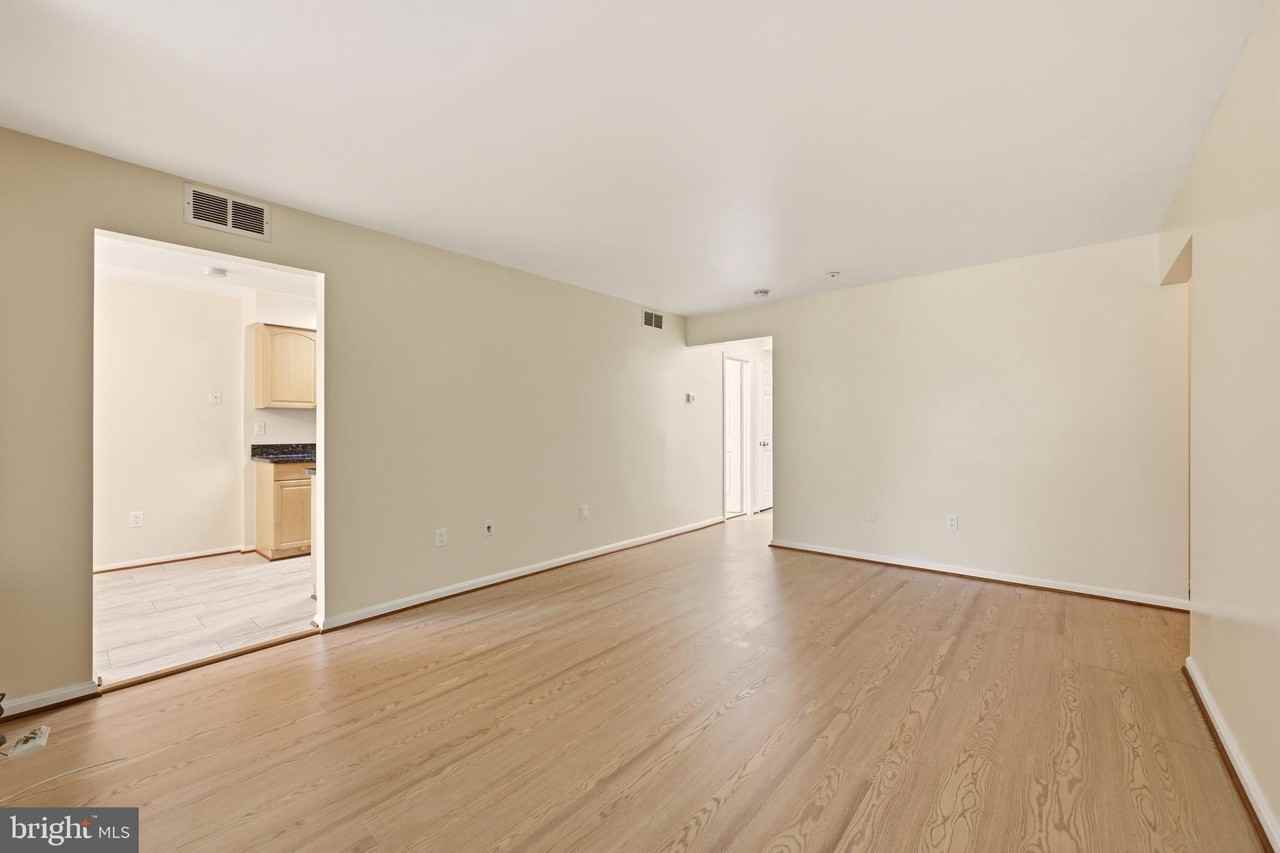 2505 Mcveary Ct #11D - Photo 6 of 32