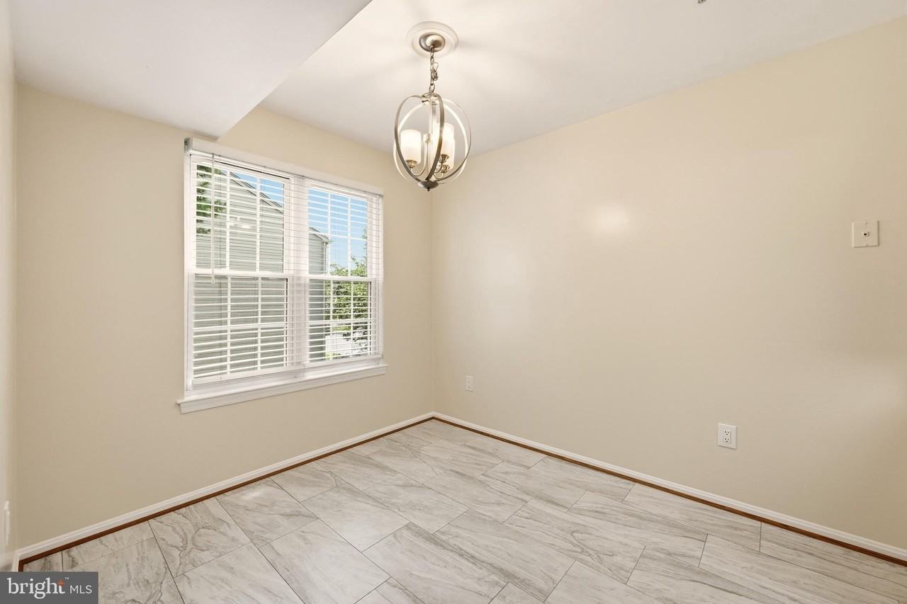 2505 Mcveary Ct #11D - Photo 7 of 32