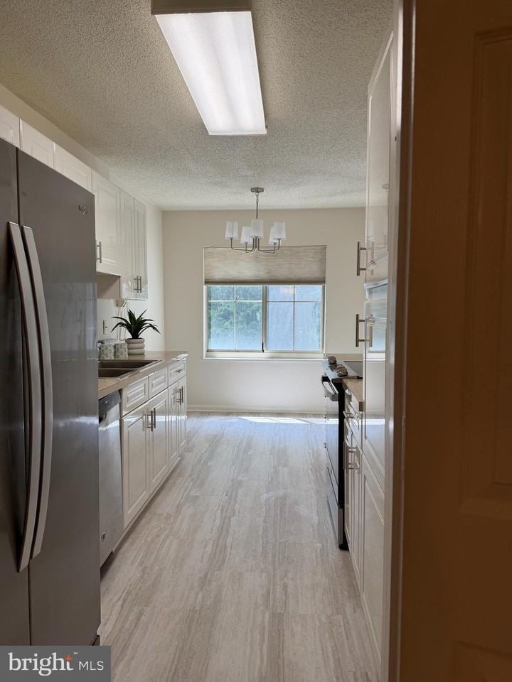 14809 Pennfield Cir #214 - Photo 3 of 11