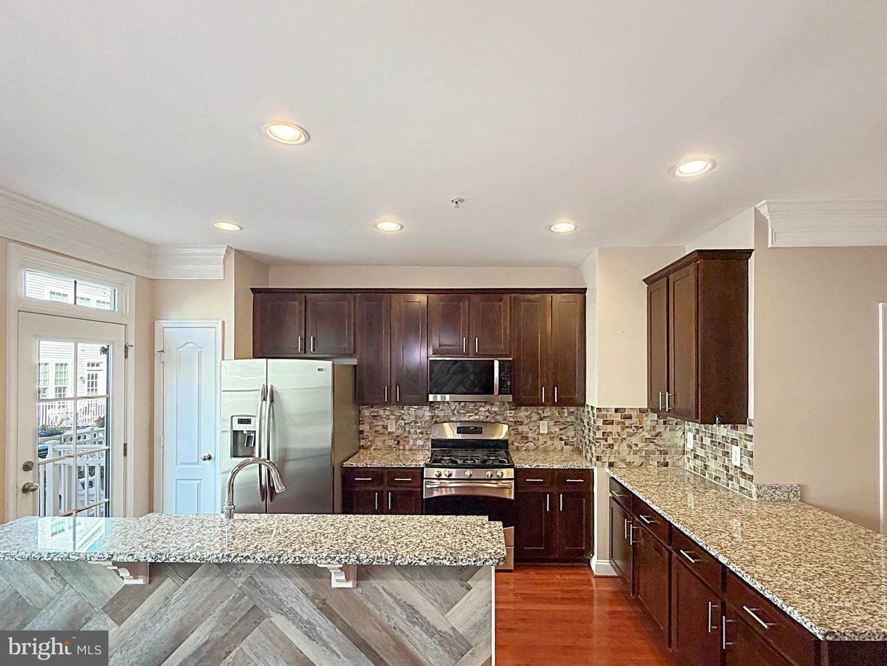 11922 Weybridge Ln - Photo 3 of 28