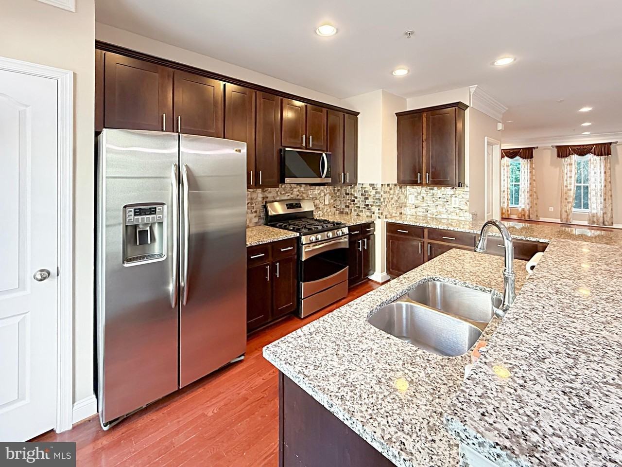 11922 Weybridge Ln - Photo 6 of 28