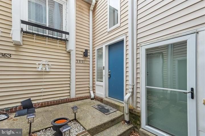 9861 Lake Shore Dr - Photo 2 of 32