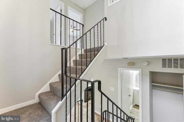9861 Lake Shore Dr - Photo 4 of 32