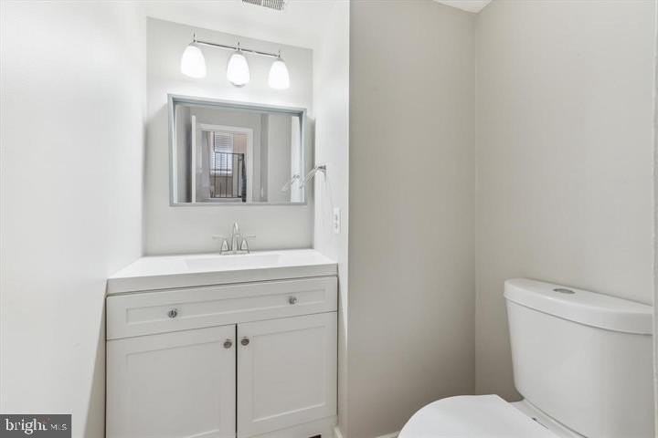 9861 Lake Shore Dr - Photo 6 of 32