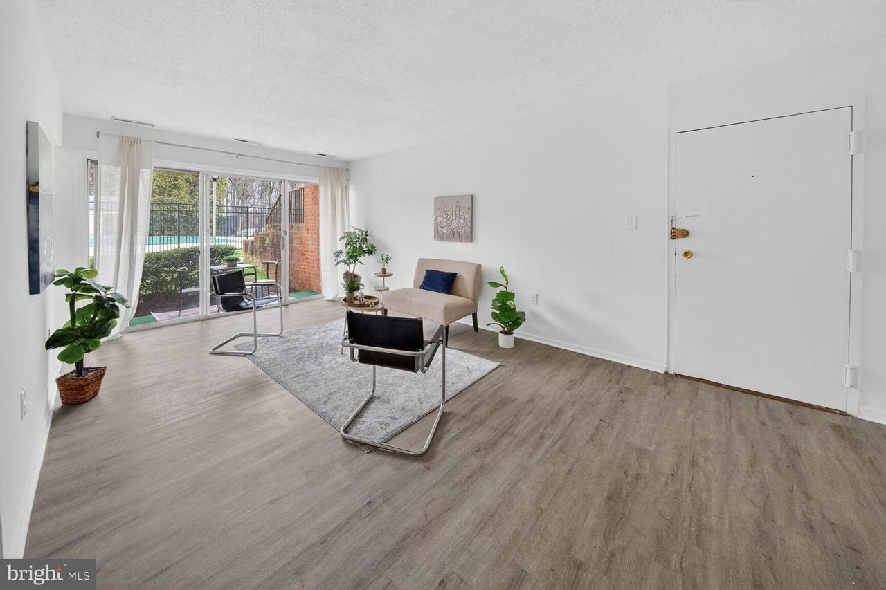 868 College Pkwy #102 - Photo 3 of 18