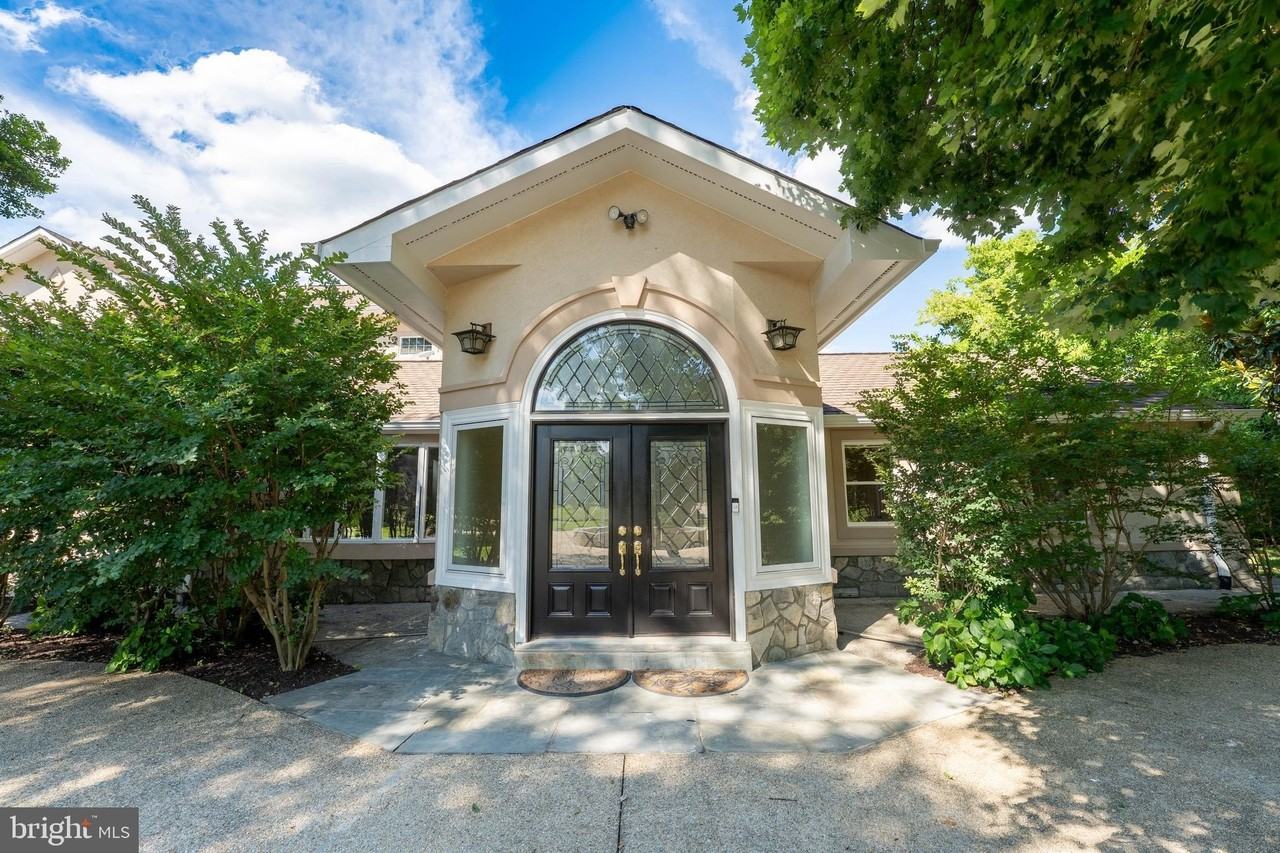 10805 Glen Rd - Photo 4 of 40