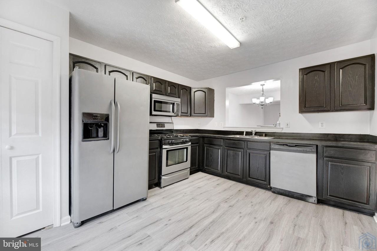 2406 Lemontree Ln - Photo 2 of 19