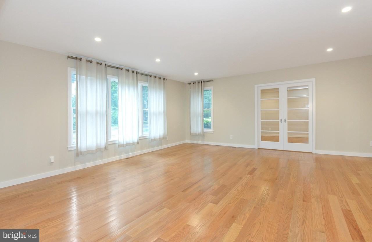 160 Sycamore Rd - Photo 4 of 34