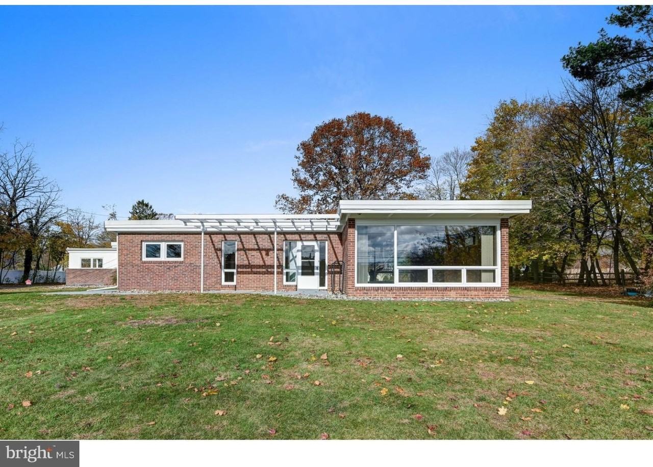 181 Cranbury Rd - Photo 3 of 39