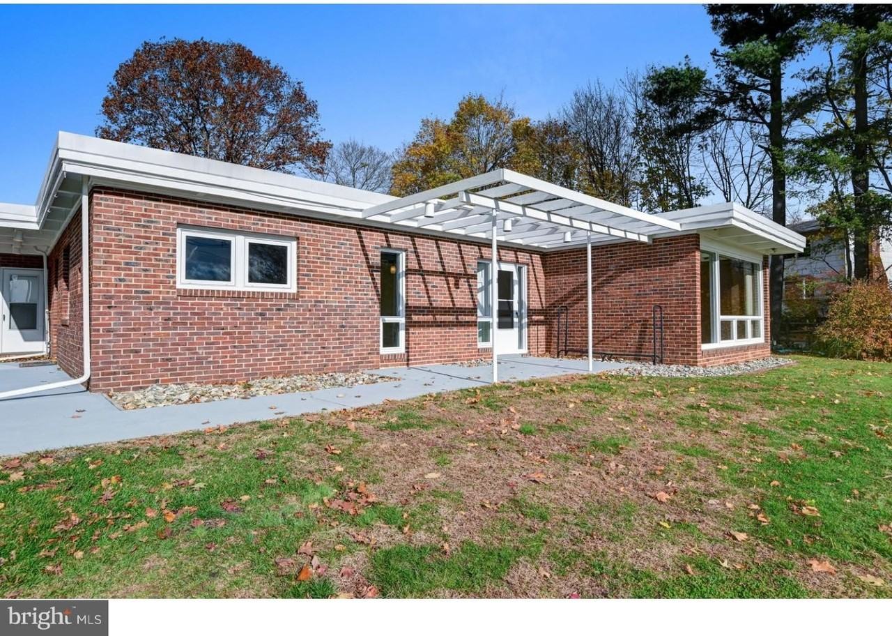 181 Cranbury Rd - Photo 4 of 39