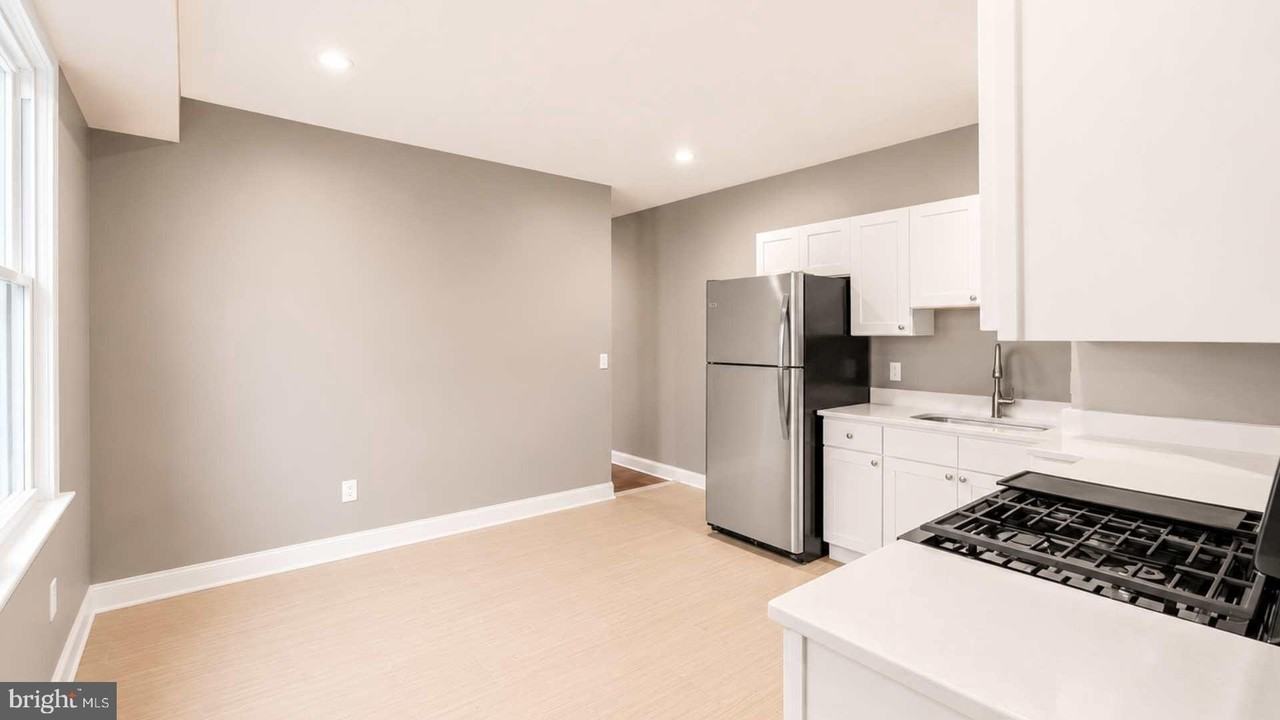 209 Woodlawn Ave - Photo 7 of 16
