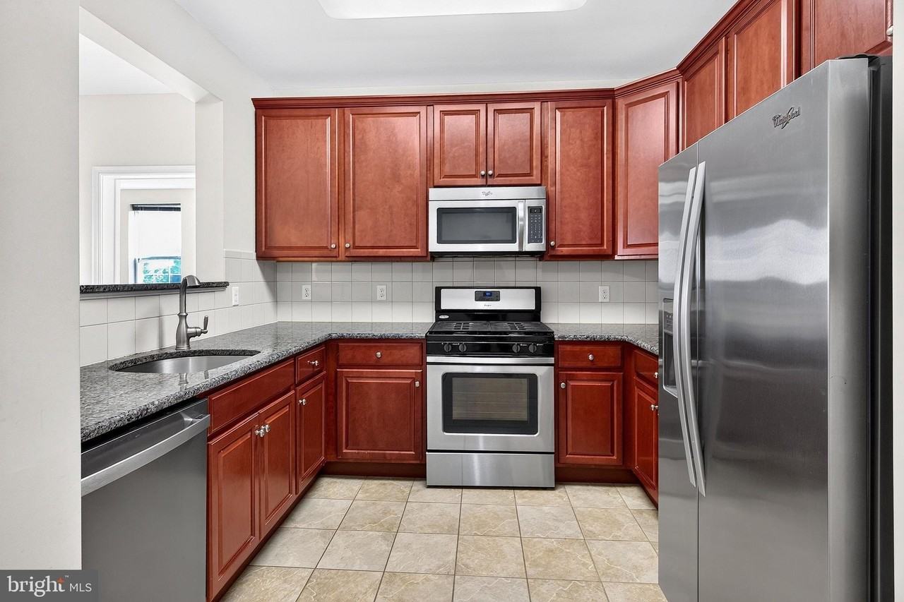 1137 Halifax Pl - Photo 5 of 17