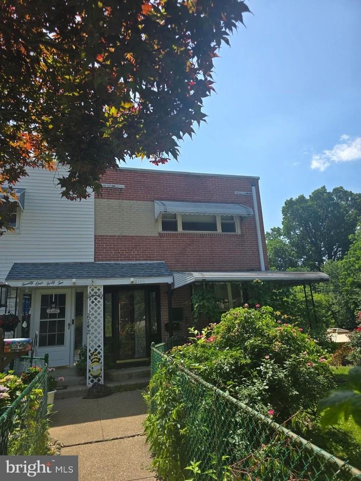 2140 Valley View Dr - Photo 2 of 16