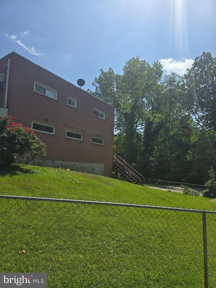2140 Valley View Dr - Photo 3 of 16