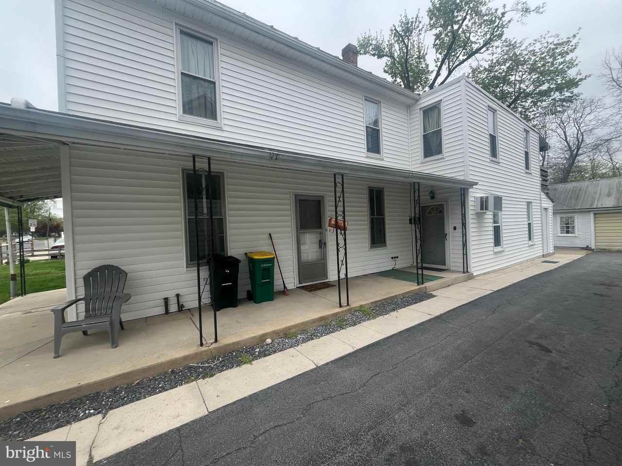 762 Broad St - Photo 3 of 20