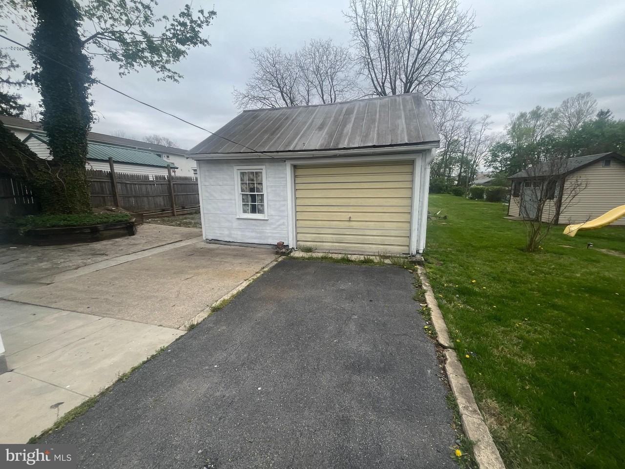 762 Broad St - Photo 4 of 20
