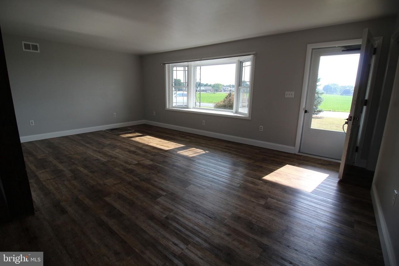 11 N Westview Dr - Photo 2 of 15