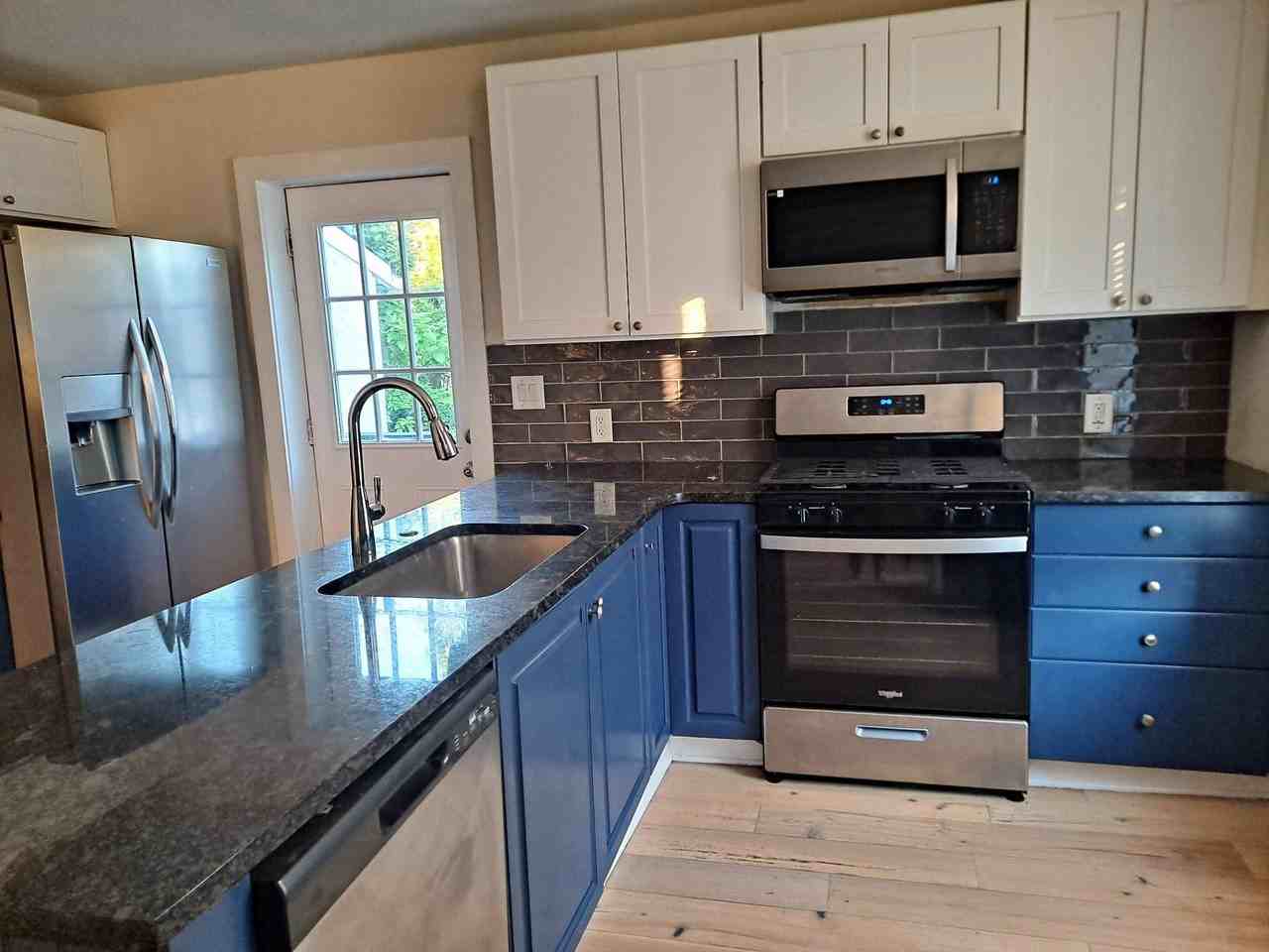 1100 Green St - Photo 7 of 32