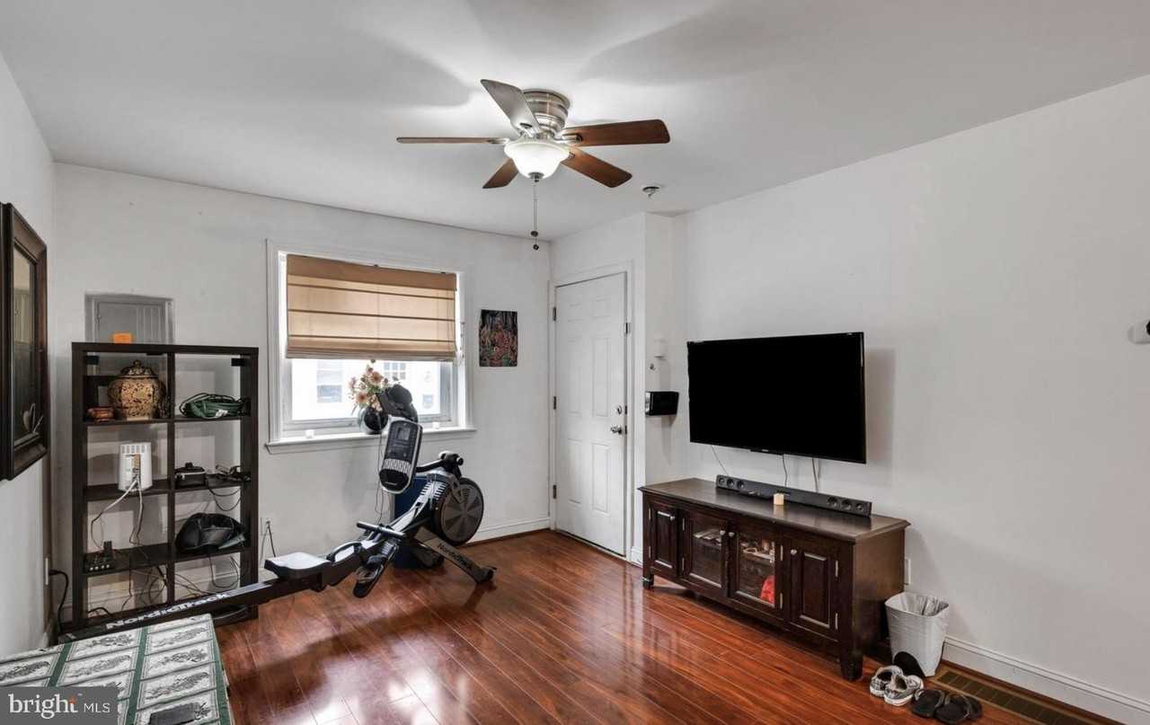 406 Pierce St #1 - Photo 3 of 15