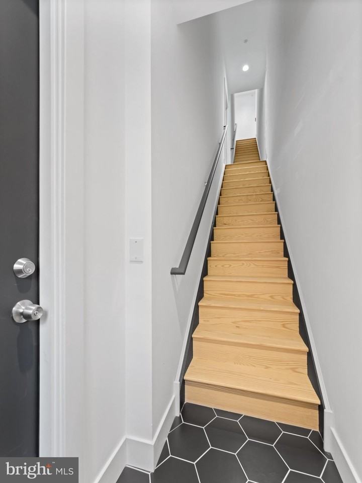 6442 Lansdowne Ave #3 - Photo 3 of 11