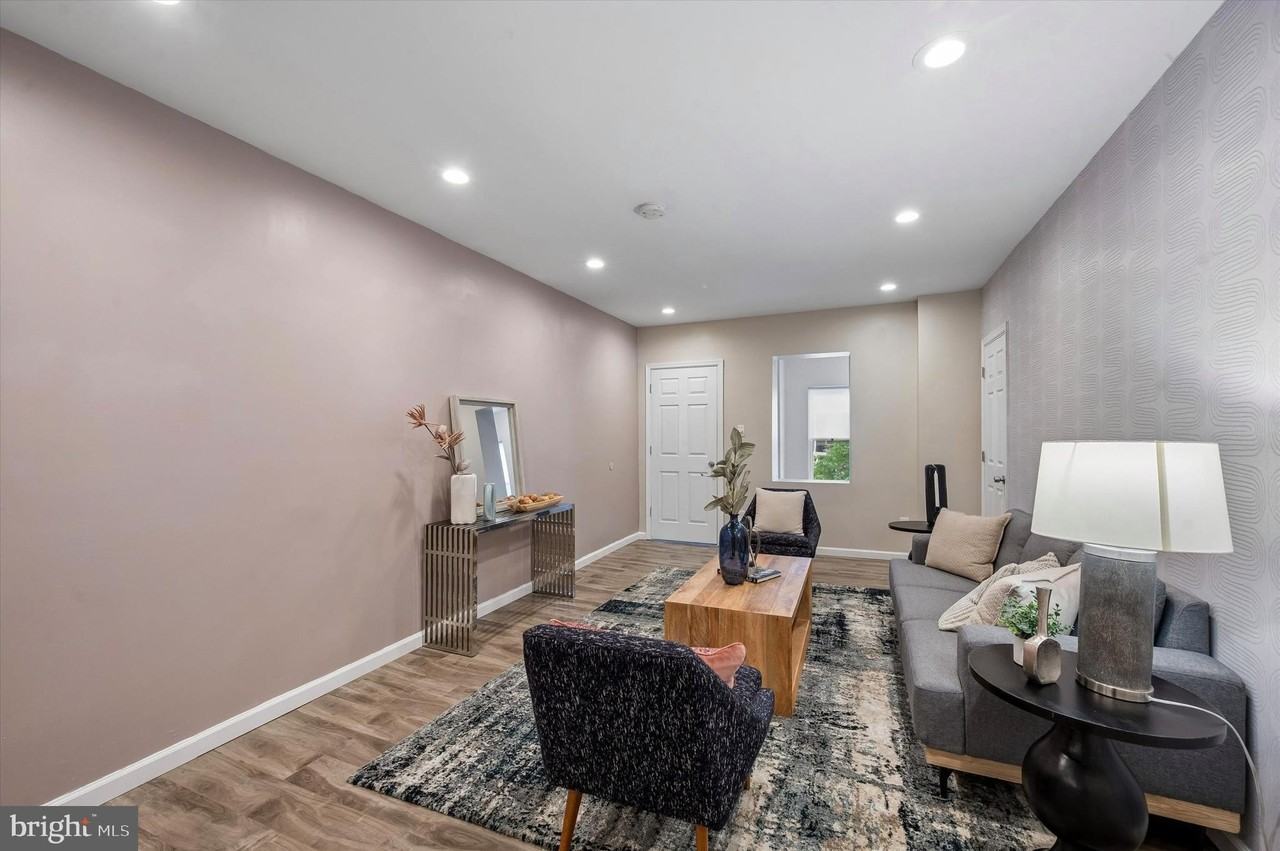 743 S 52nd St ## 00 - Photo 2 of 30
