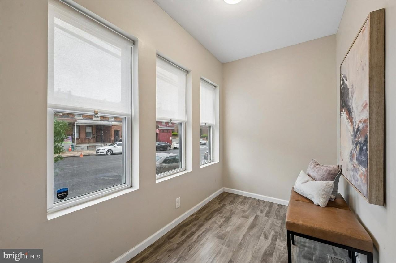 743 S 52nd St ## 00 - Photo 3 of 30