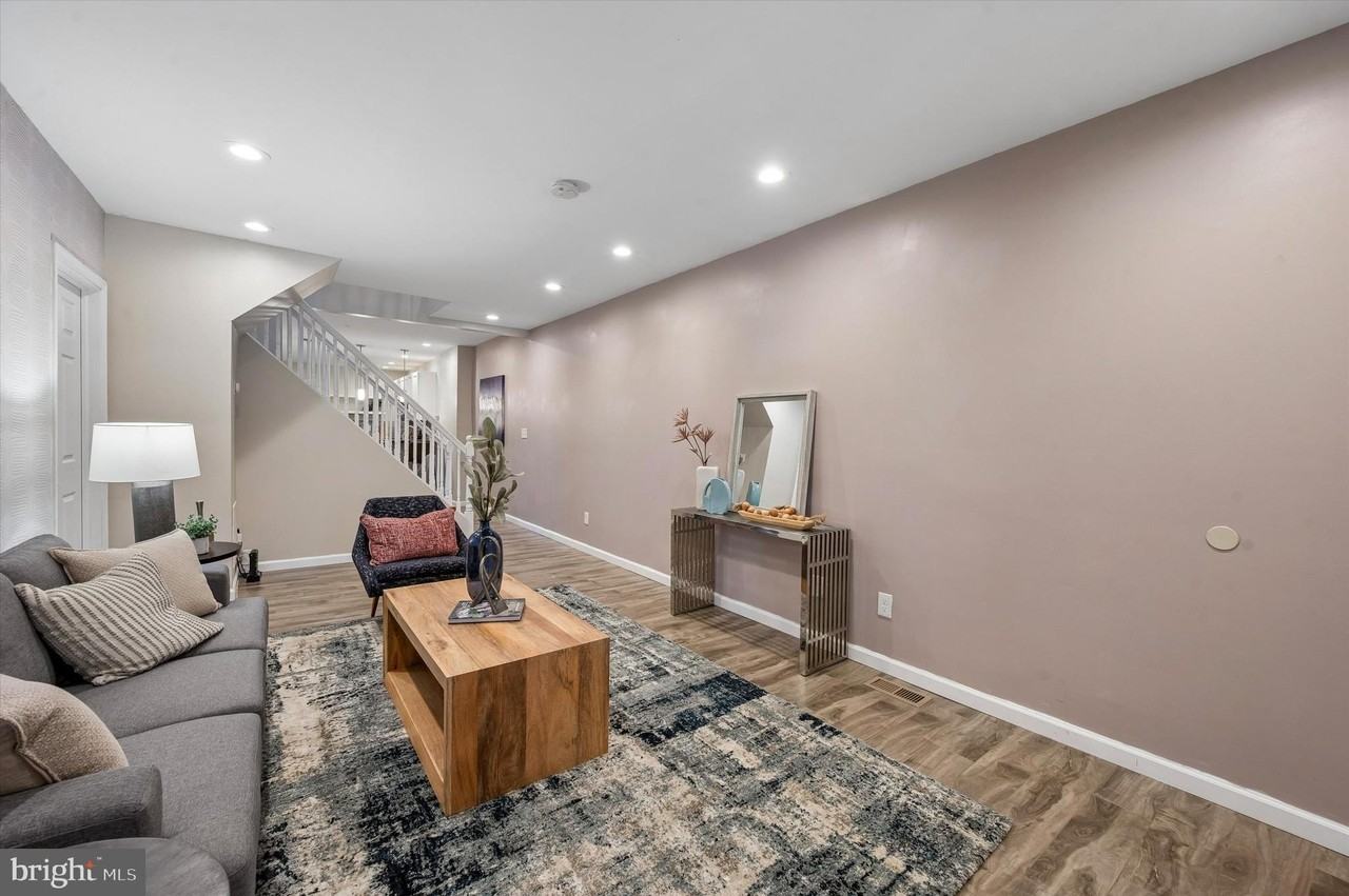 743 S 52nd St ## 00 - Photo 6 of 30