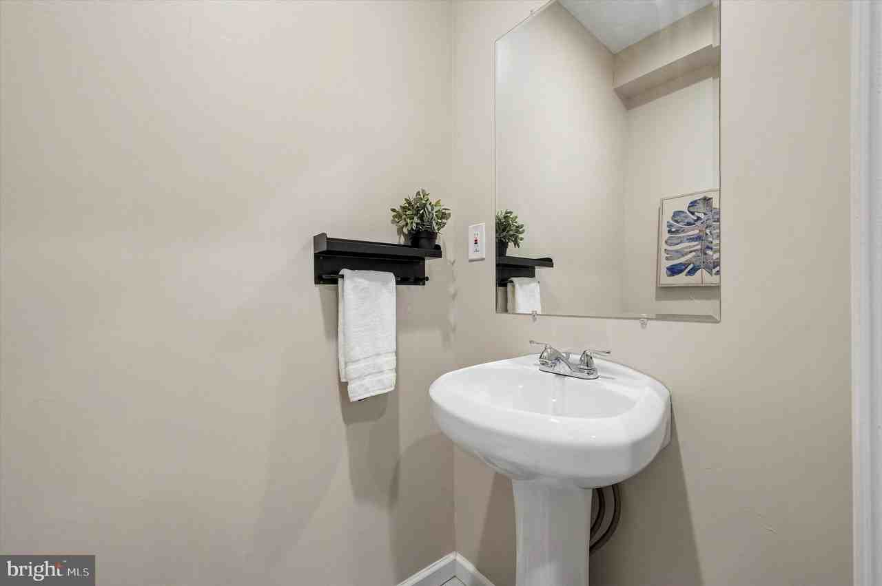 743 S 52nd St ## 00 - Photo 7 of 30