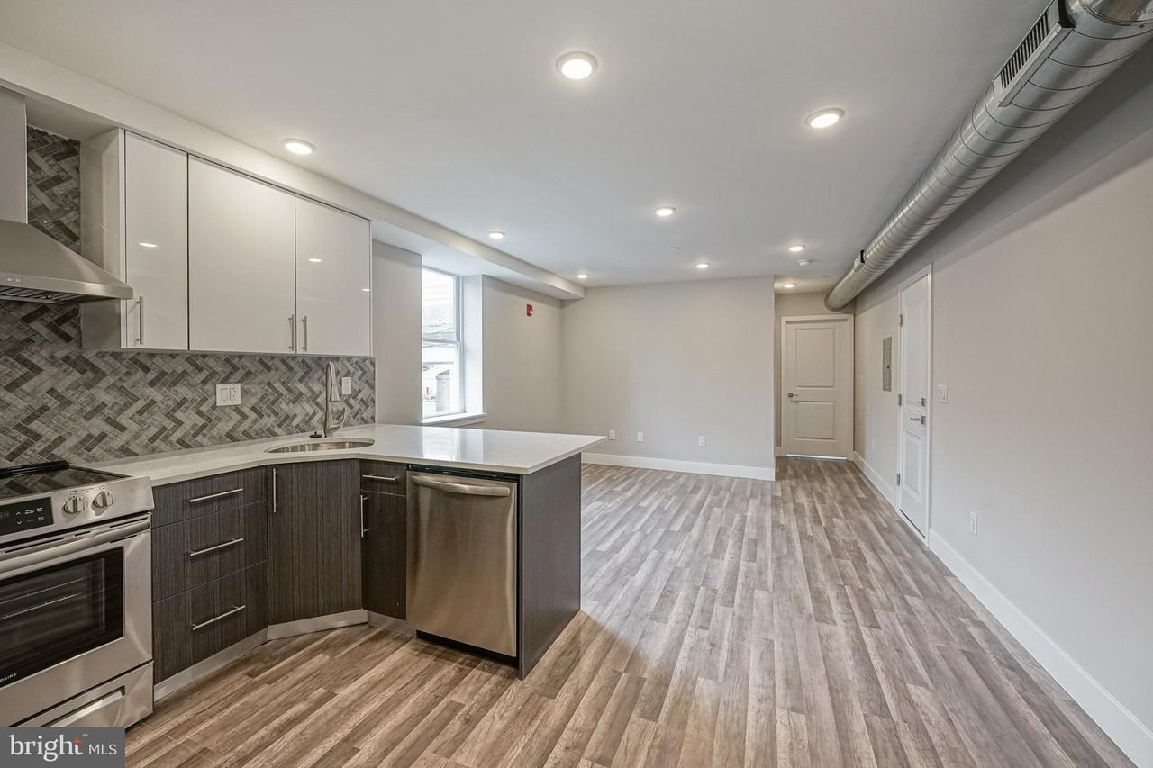 1070 N Front St #B - Photo 3 of 13
