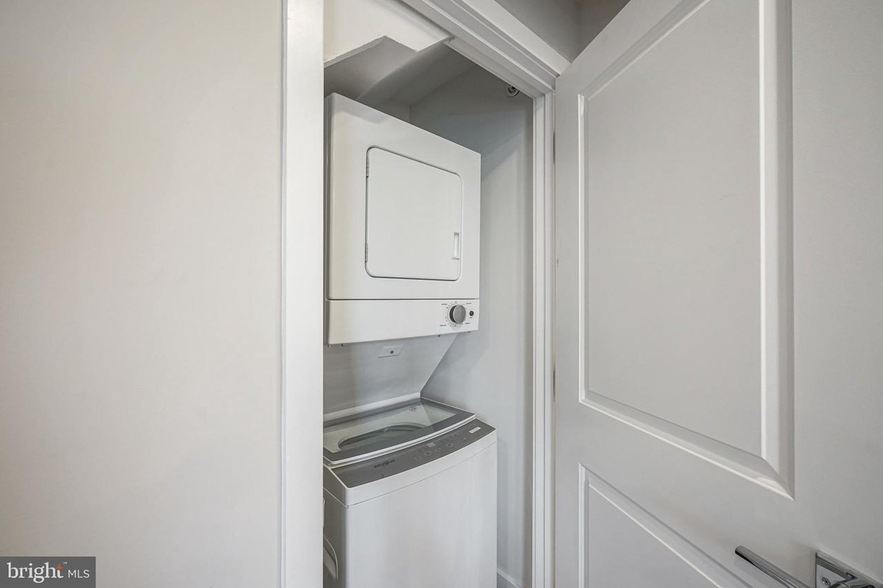 1070 N Front St #B - Photo 4 of 13