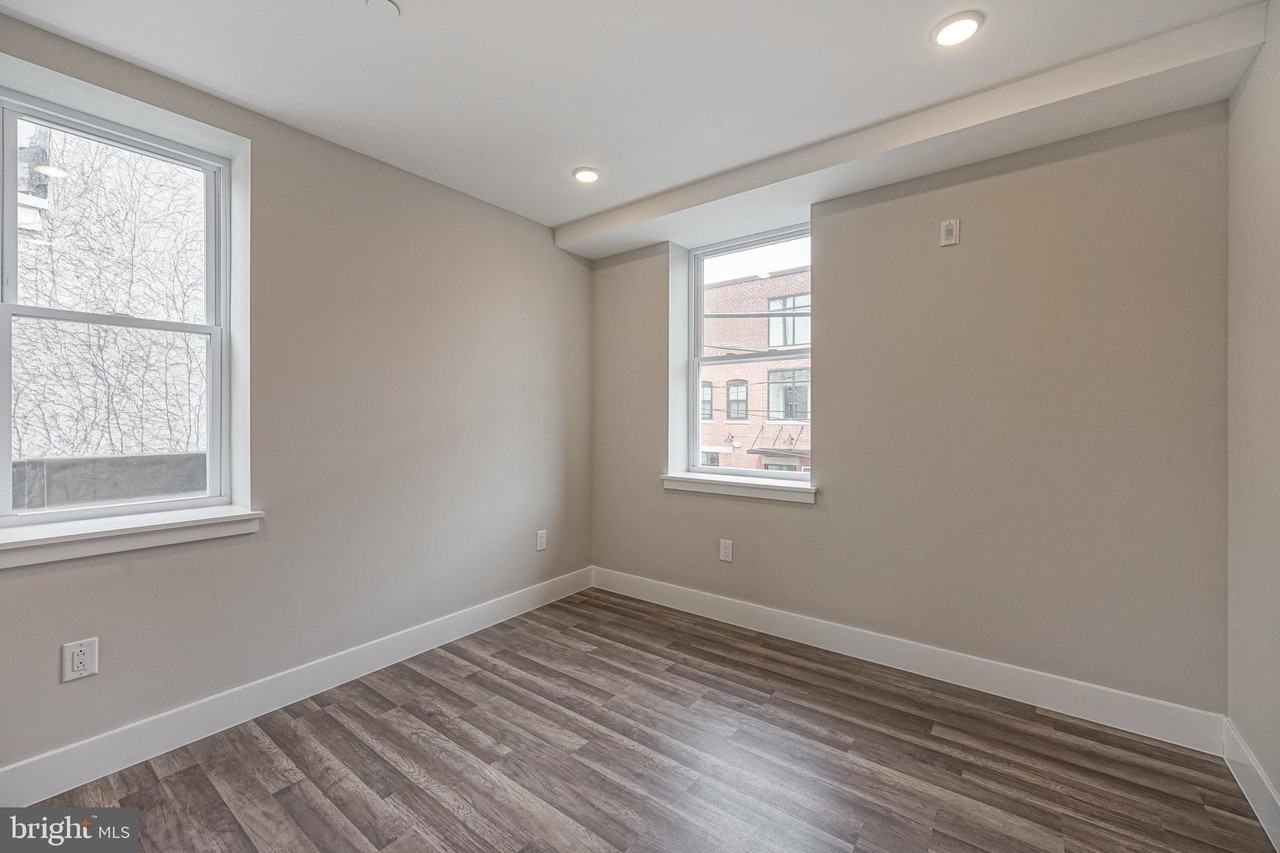 1070 N Front St #B - Photo 5 of 13
