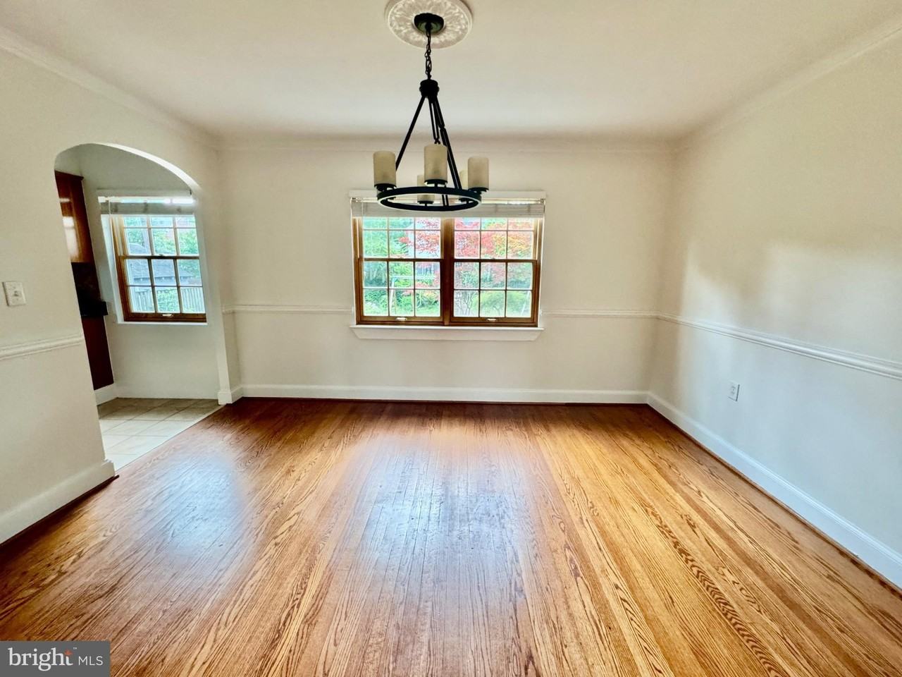 204 S Irving St - Photo 5 of 25
