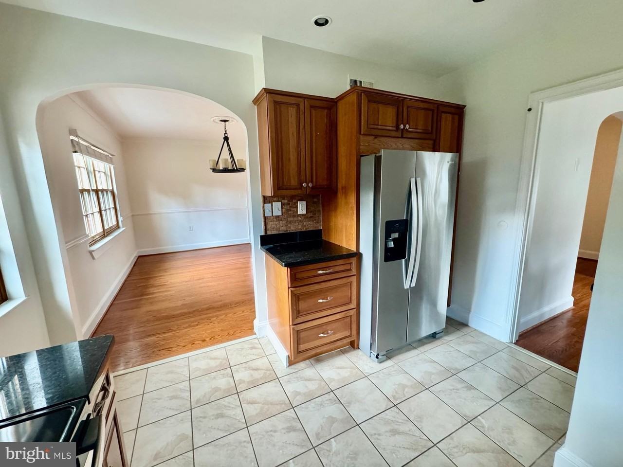 204 S Irving St - Photo 7 of 25