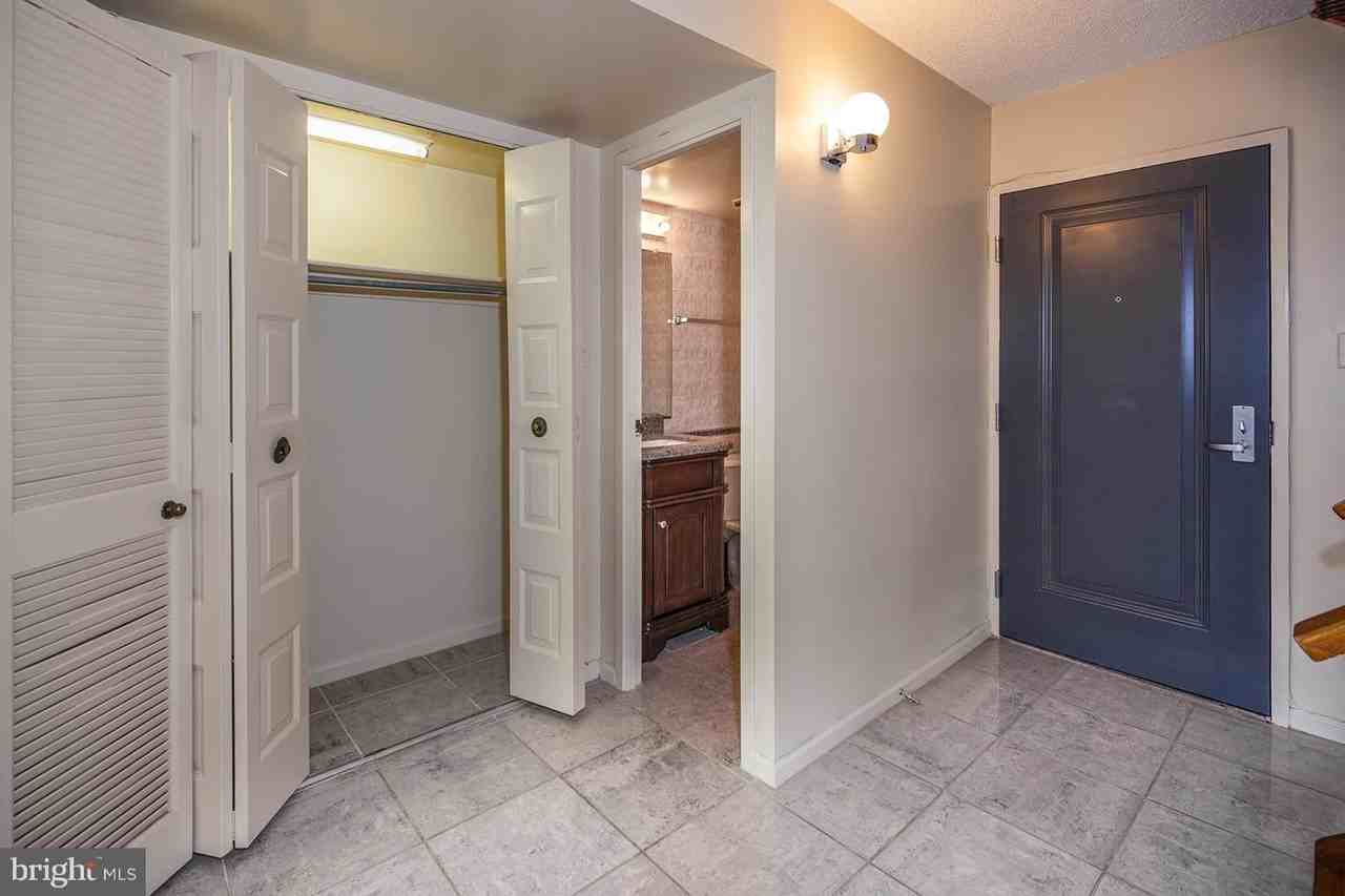 5300 Columbia Pike #915 - Photo 4 of 30