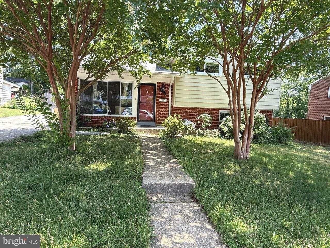 98 S Iris St - Photo 2 of 4